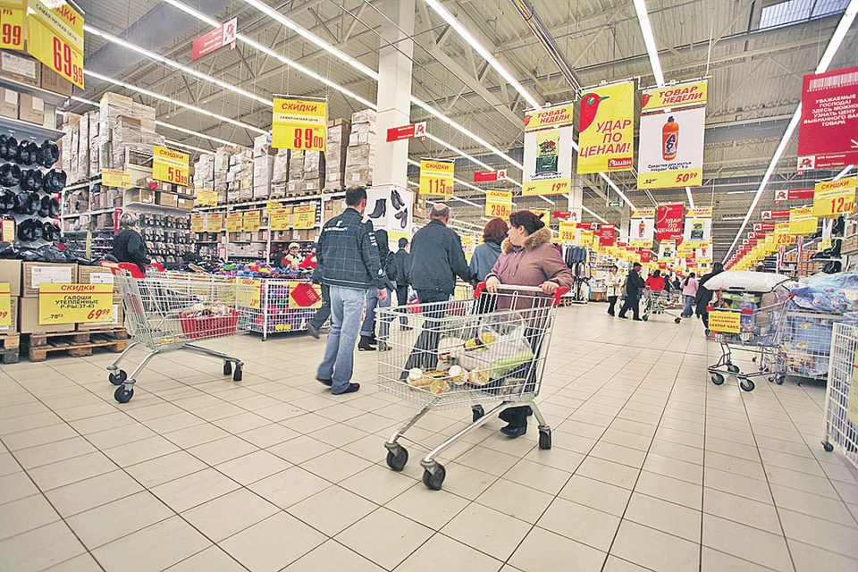 Покупатели гипермаркета думали, что выгодно закупаются, а на самом деле компенсировали поставщикам откаты сотрудникам магазина.