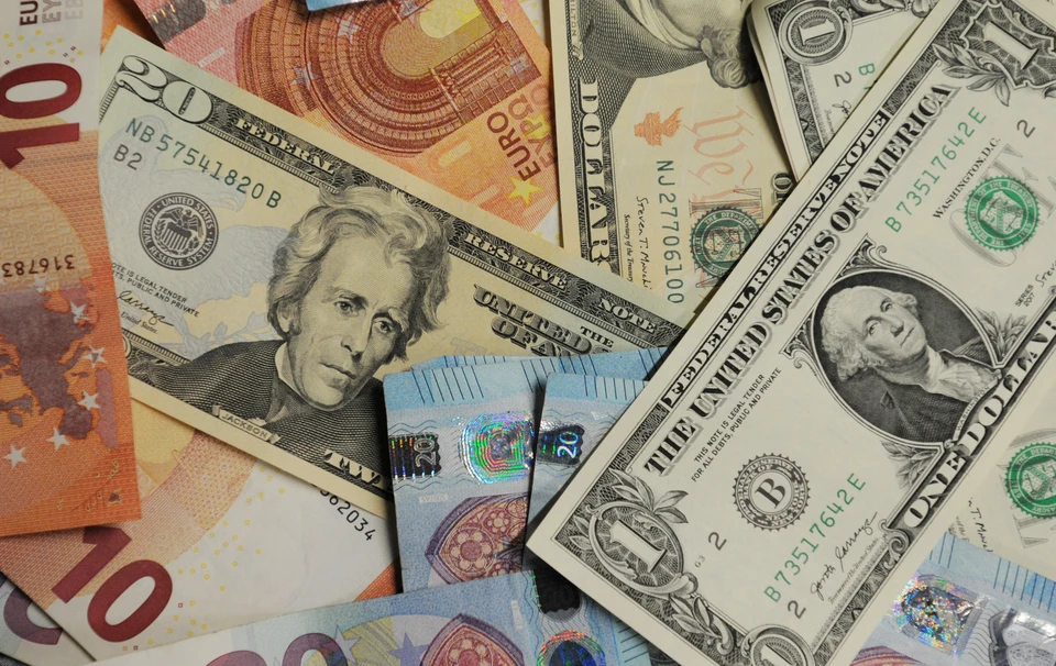 Курс рубля на 30 марта 2020: доллар — выше 80, евро - 89