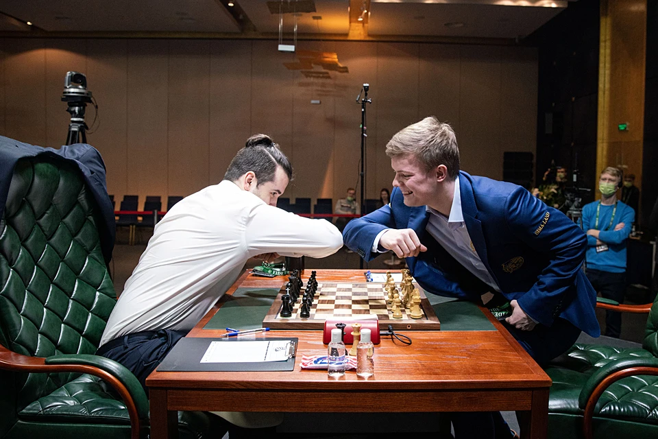 Победитель должен был в конце года сыграть с действующим чемпионом мира Магнусом Карлсеном