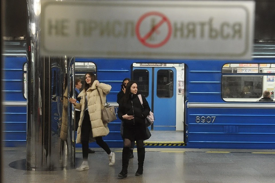 В Екатеринбурге закрыли один из входов станции метро «Машиностроителей»