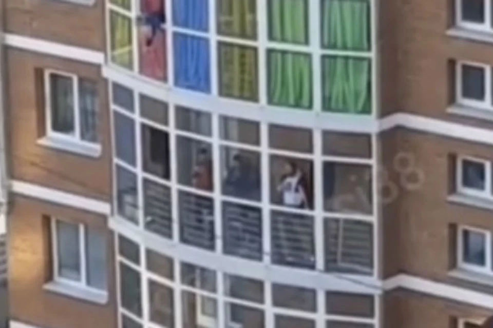 Иркутяне устраивают концерты и танцуют на балконах во время карантина. Фото: "Инцидент Иркутск"