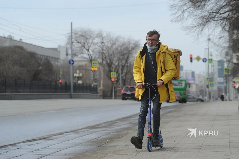 Екатеринбуржцы, сидящие в изоляции, могут отправлять посылки с помощью такси