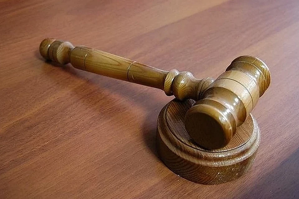 Директору и его заместителю придется выплатить штрафы