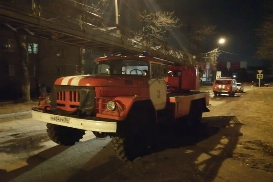 Из дома эвакуировали семь человек. ФОТО: пресс-служба управления МЧС по Ярославской области