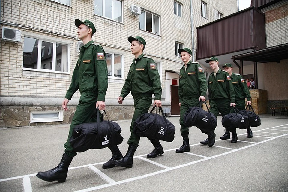 Из-за пандемии глава Министерства обороны приказал отправлять новобранцев по частям не ранее 20 мая текущего года
