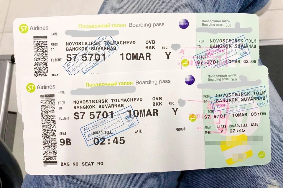 По этим билетам Илья и его друг улетели в Таиланд. Фото перед вылетом делали для «Инстаграма», а вот обратные билеты не сохранили. Фото: личный архив.