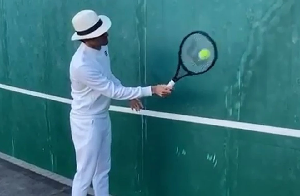 Роджер Федерер не сидит дома без дела.