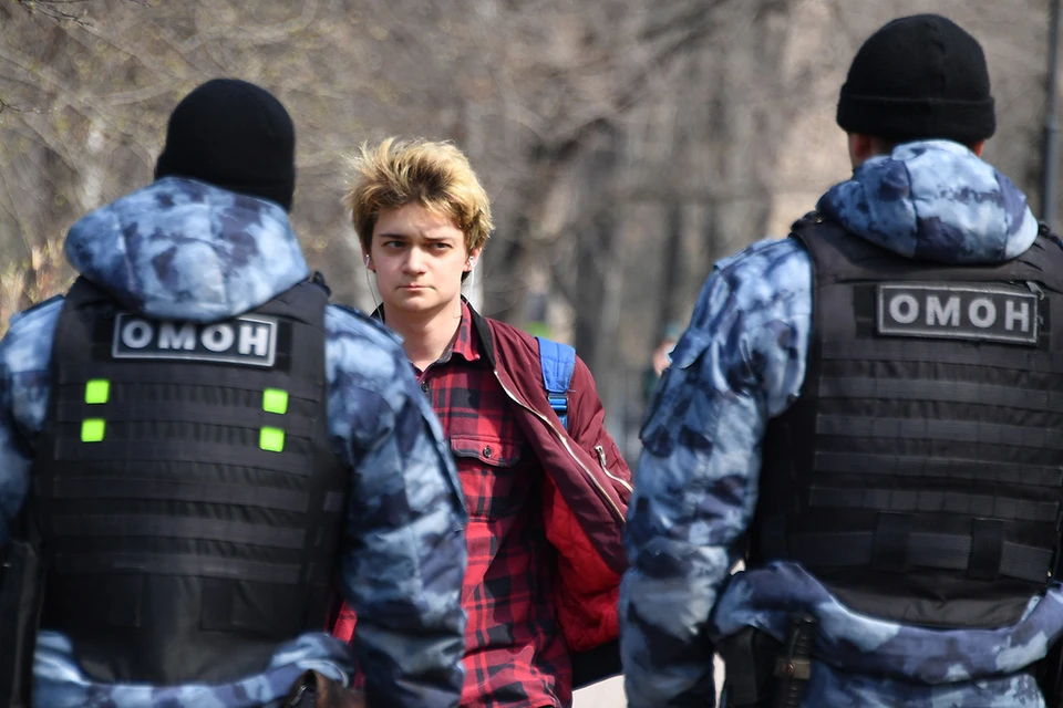 Рейд сотрудников полиции в одном из парков Москвы, 13 апреля 2020 г.