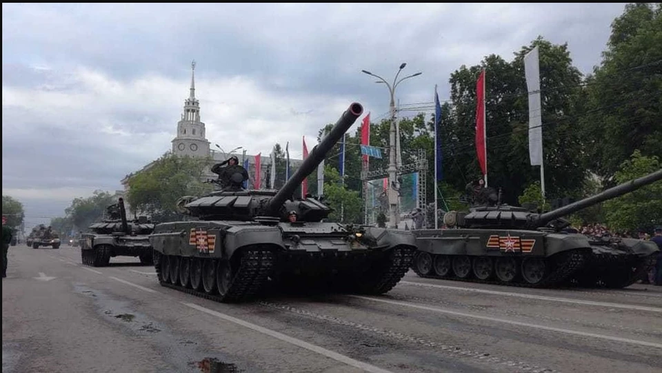 Военная техника на параде в Воронеже.