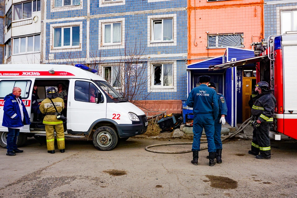 В Комсомольске-на-Амуре спасатель вытащил из огня мать троих детей. Фото с сайта Комсити