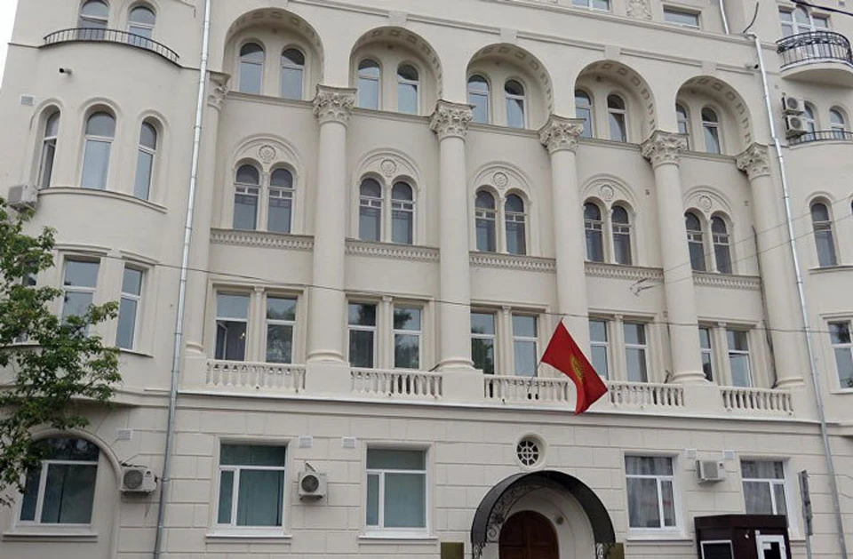 Ежедневно по вопросам оказания помощи в посольство КР в РФ обращаются в среднем 400-500 кыргызстанцев, оказавшихся в сложном положении.