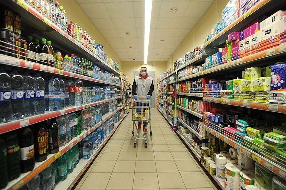 Россияне могут не беспокоиться о дефиците и ценах на продовольственные товары и еду в магазинах.