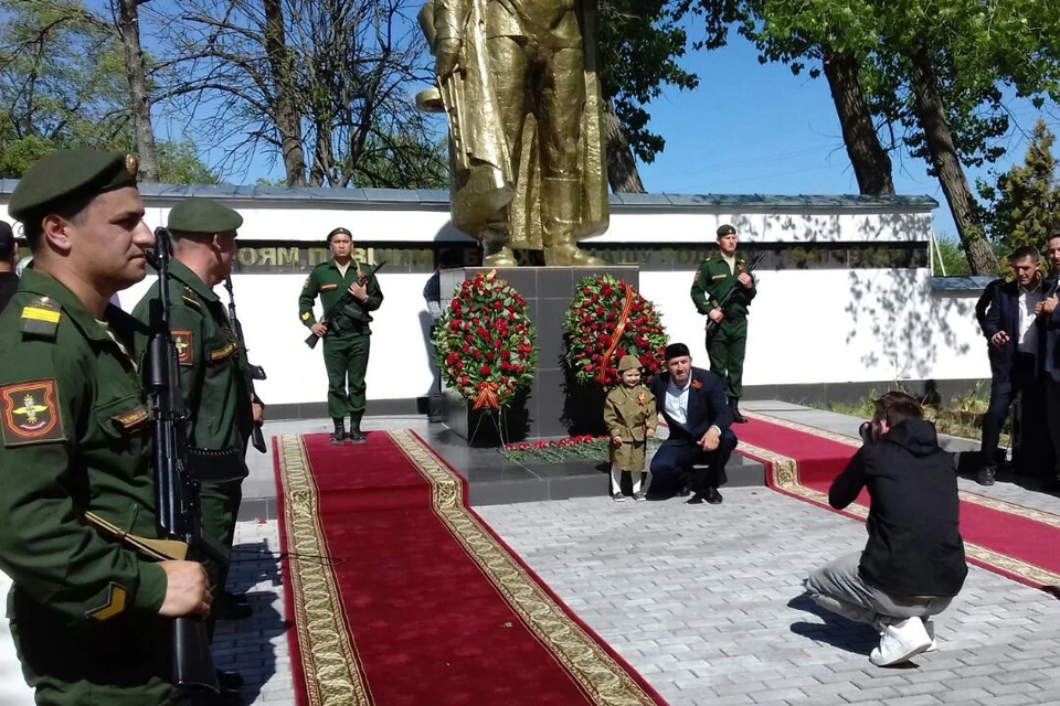 В братских могилах в Грозном захоронены девять бойцов из Алтайского края (фото: НКО)