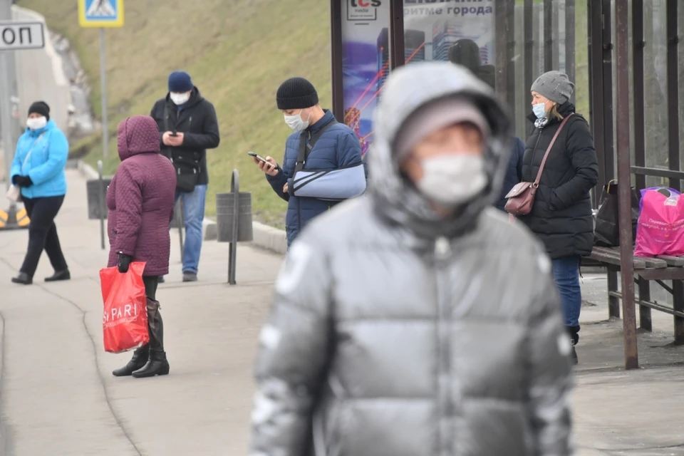 Власти по-прежнему настаивают, что единственный способ остановить распространение коронавируса - это соблюдение самоизоляции.