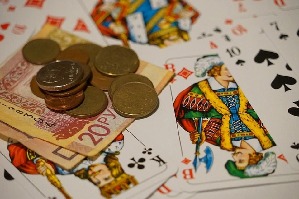 Ставка по-крупному: в Югре кассир банка промотала в онлайн-казино 60 миллионов вверенных ей рублей