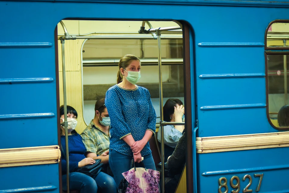 Носят маску и соблюдают режим самоизоляции немногие новосибирцы.