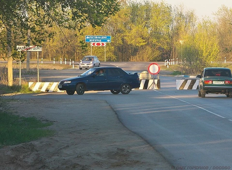 На въезде в Калач накануне установили блокпосты. Фото: Олег Горбунов