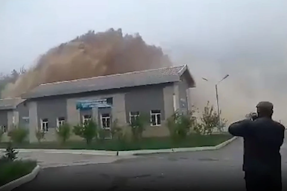 Прорыв одного из участков дамбы Сардобинского водохранилища