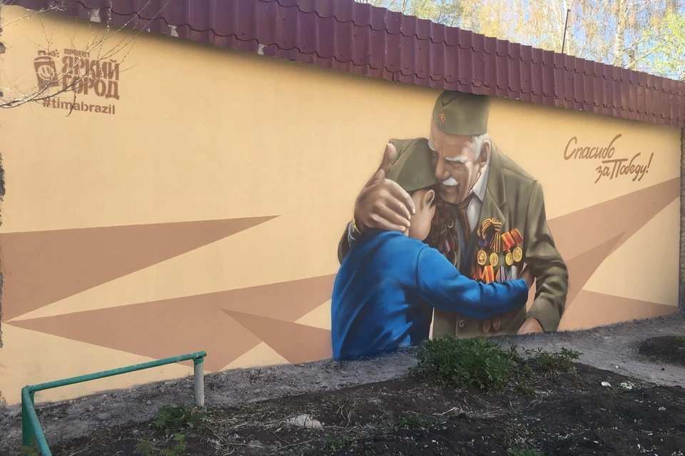 Рисунок находится на входе в здание, где расположен Совет Ветеранов. Фото: Тимур Абдуллаев