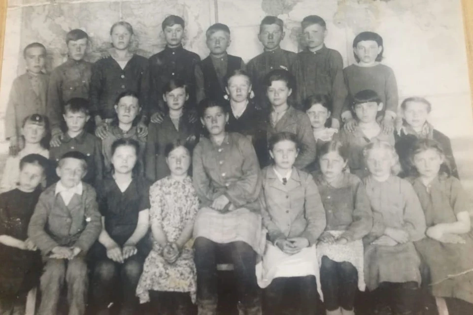 Школьники из деревни Пристань-Почта. 1949 год, четвертый послевоенный класс. Фото: Предоставлено Марией ПОНОМАРЕВОЙ.