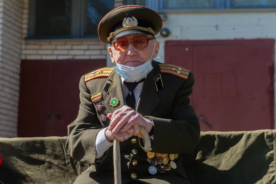 Военные ЗВО поздравили с Днем Победы 104-летнего ветерана из Сестрорецка