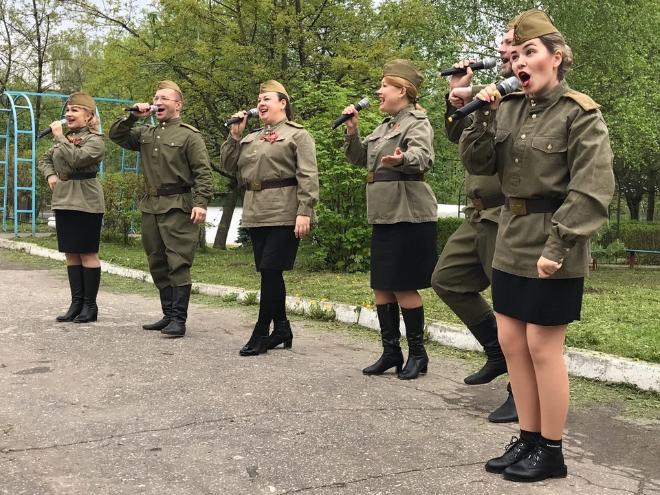 Ансамбль «Отрада» исполнил песни военных лет.