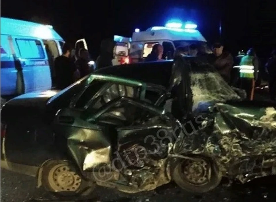 Три человека погибли в крупном ДТП на трассе в Иркутской области. Фото: "ДТП 38RUS"