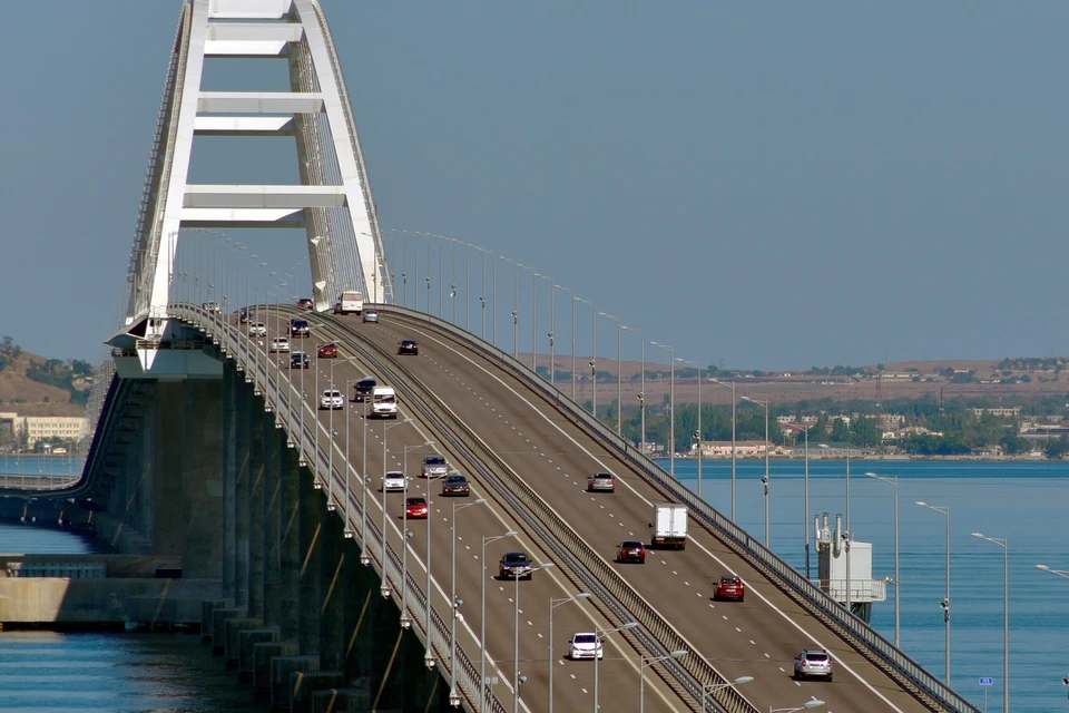 Интенсивность движения по Крымскому мосту растет. Фото: Инфоцентр "Крымский мост"