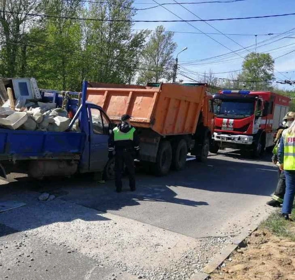 В Калуге гружёная «Газель» въехала в КамАЗ - KP.RU