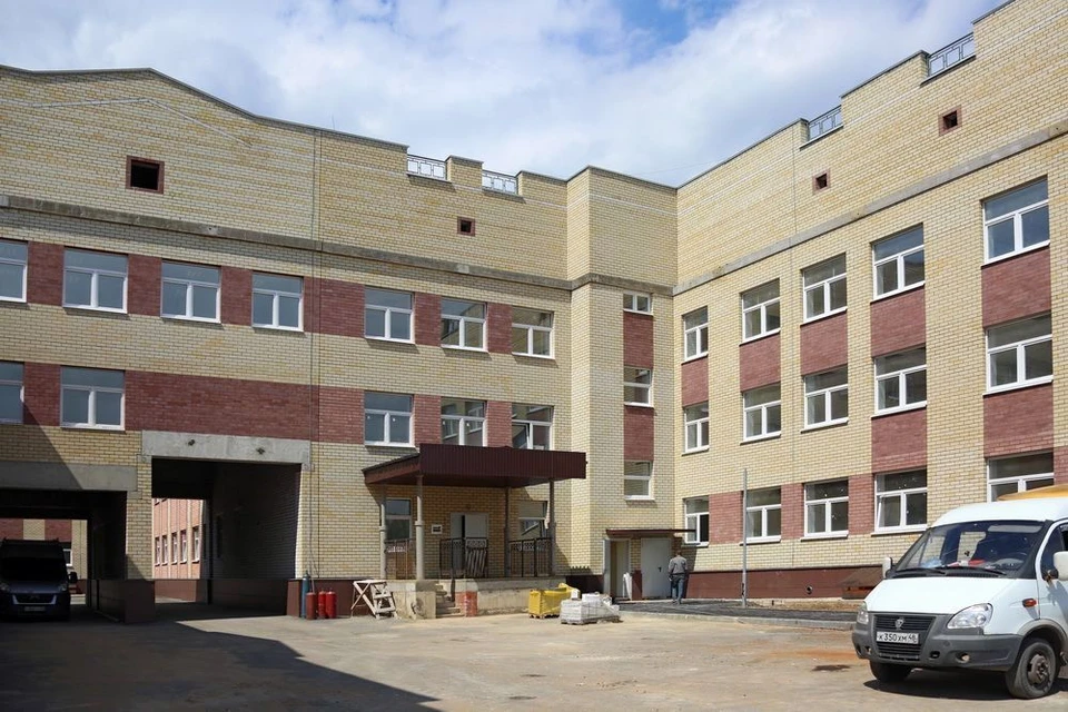 Школу на Манеже в Липецке обещают сдать в июле
