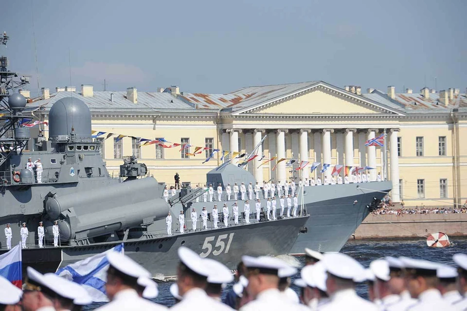 Санкт-Петербург во время парада в честь дня Военно-Морского Флота, 2018 г.