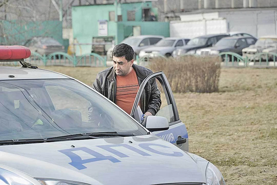 По дорогам страны ездят тысячи машин с абхазскими номерами, водители которых плевать хотели на правила дорожного движения, камеры и штрафы.