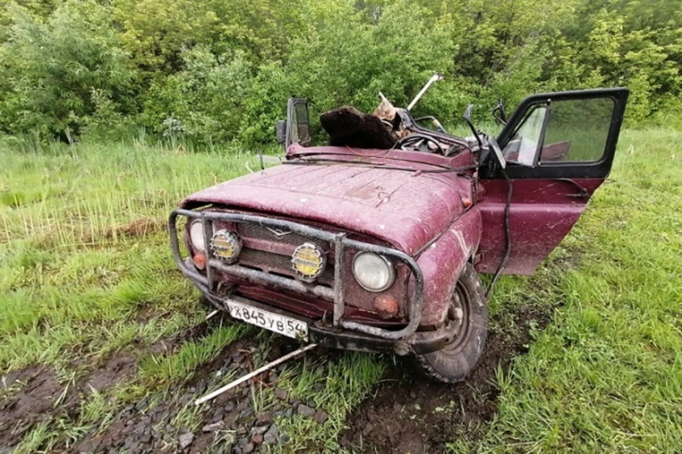 Машину повредило в аварии, а сам водитель жив-здоров. Фото: УТ МВД по СФО.