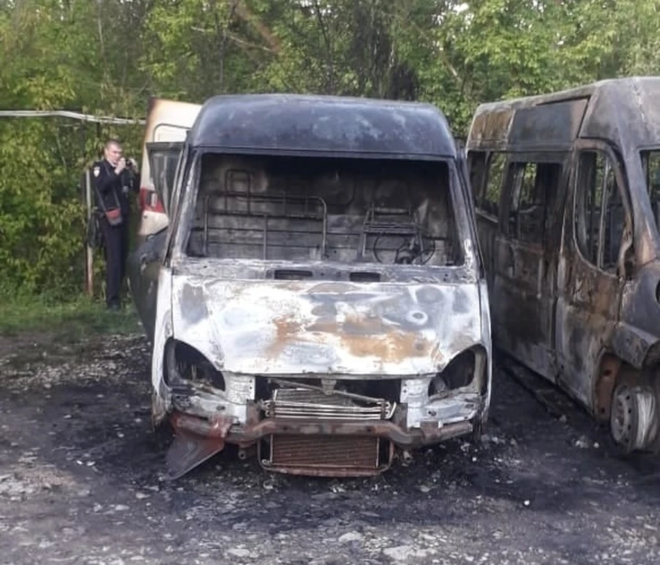 Несколько авто выгорели полностью