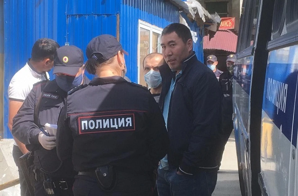 В торговом комплексе работает немало мигрантов. Фото: пресс-служба УМВД по Екатеринбургу