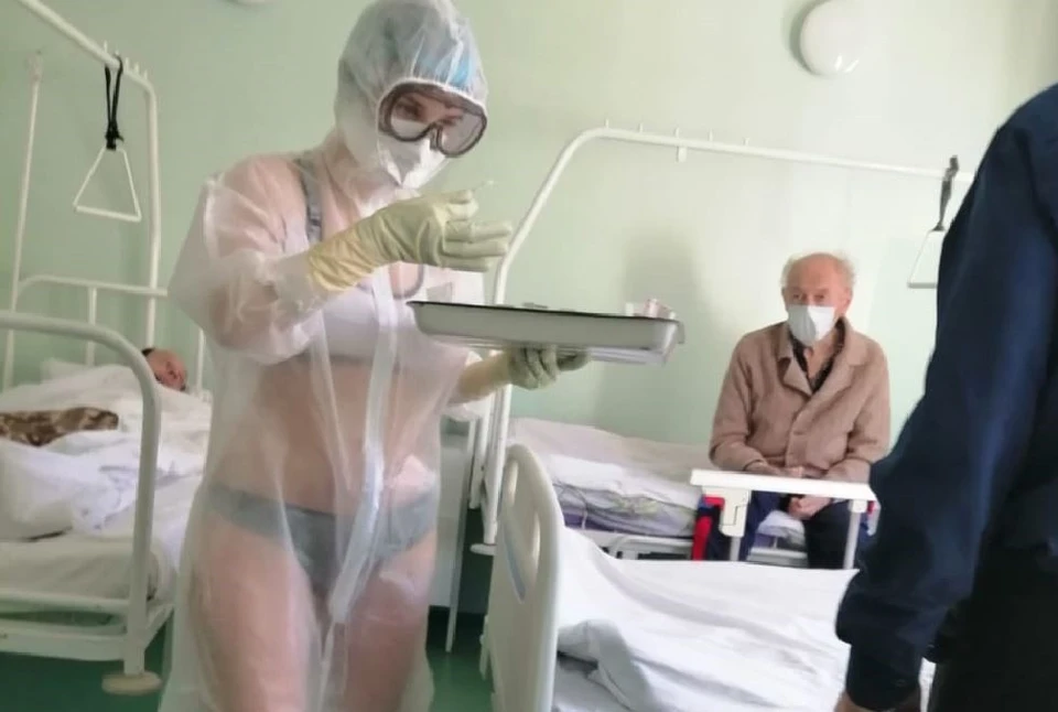 Контакты известной тульской медсестры в купальнике пытаются продать за миллион рублей
