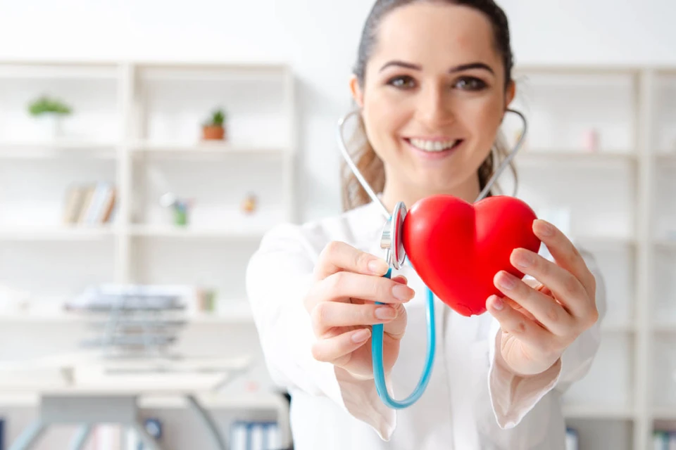 Российское кардиологическое сообщество представило и новую онлайн услугу. Теперь в специальной тестовой программе можно рассчитать возраст своего сердца.