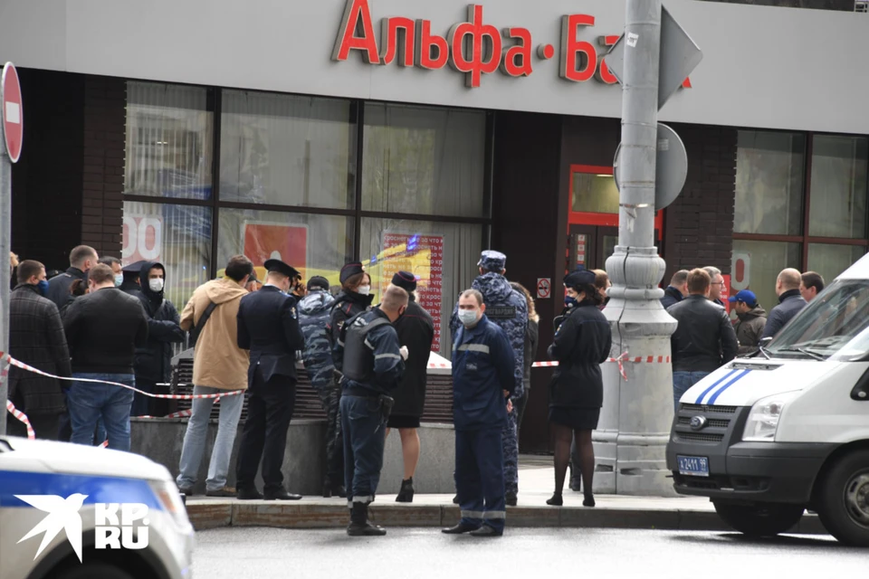 По факту захвата заложников в московском банке возбуждено уголовное дело