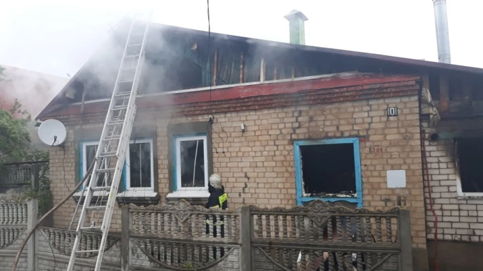 Пожар разбушевался на улице Елецкой