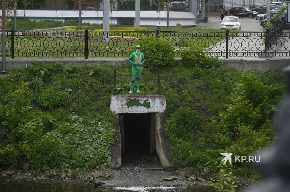 Донателло осматривает окрестности своего логова