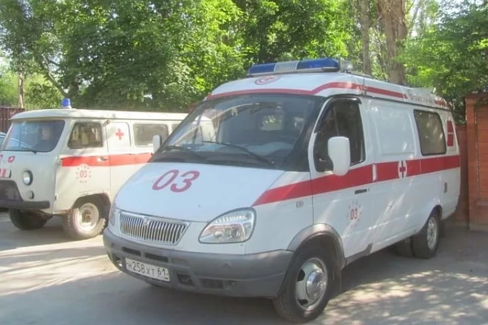 Приехавшие на место медики скорой приняли решение отвезти ее в ближайшую больницу. Фото: ГОПАЛО Ольга.