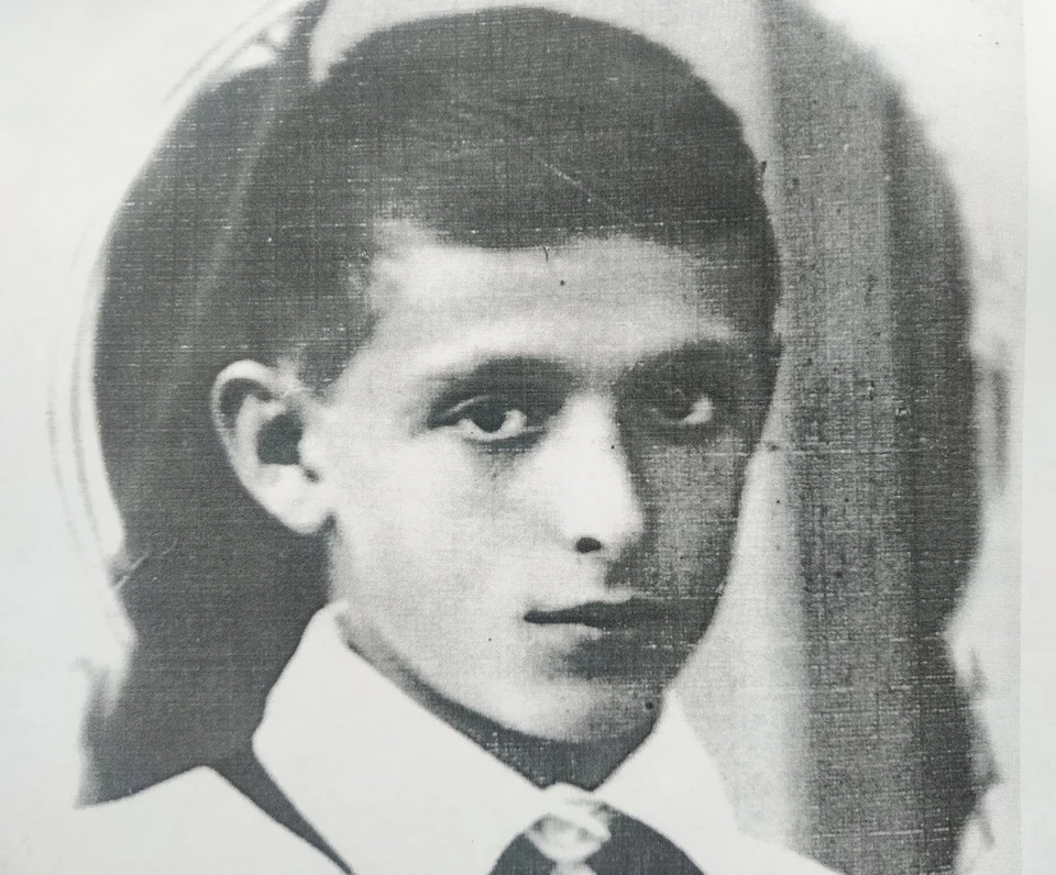 В севастопольском архиве сохранилось фото Владимира Мацука, в пионерском галстуке