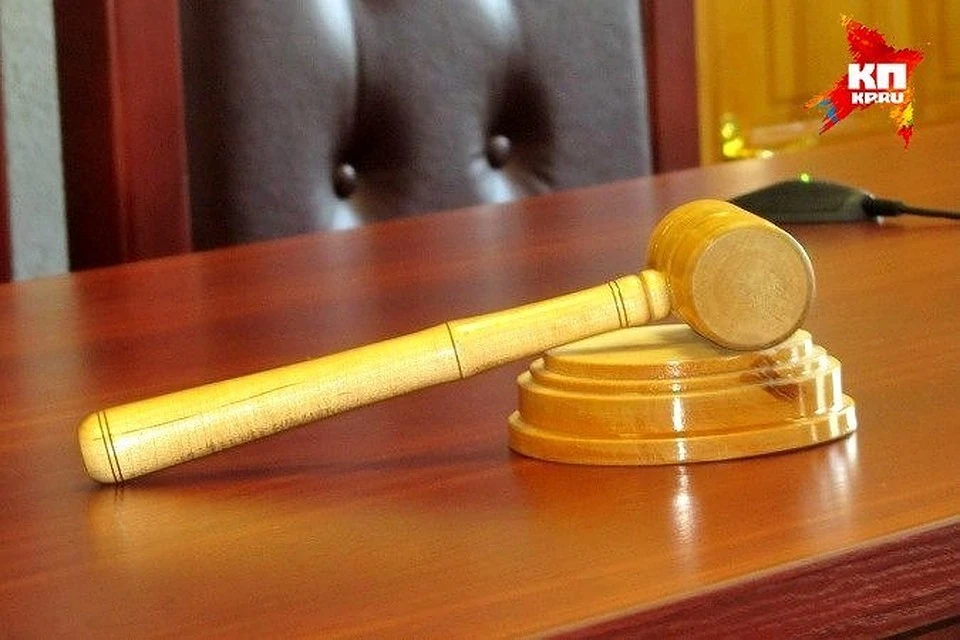 Советский районный суд приговорил юношу, давившего машиной толпу, к 8,5 годам заключения.