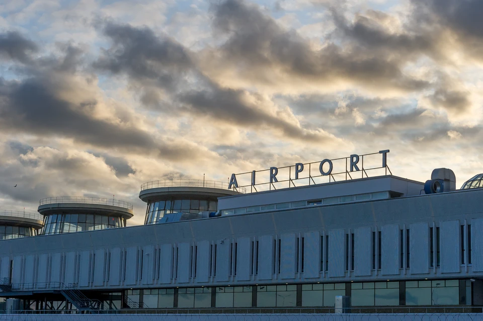 Самолет с россиянами, возвращенными из-за границы, приземлился в аэропорту "Пулково".
