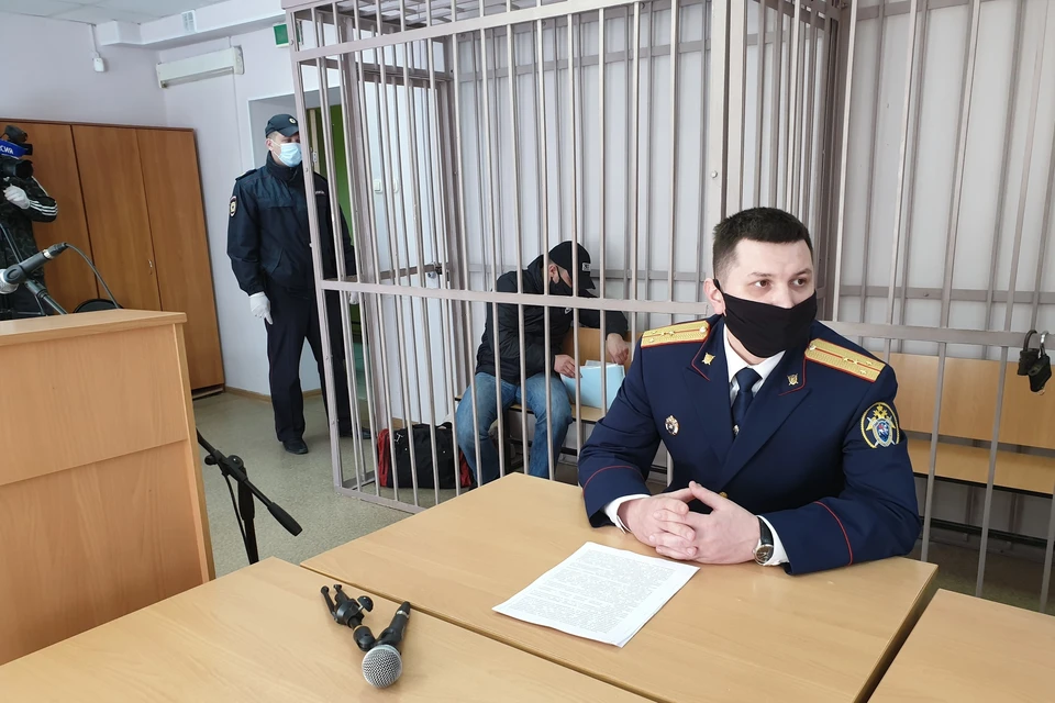 19 мая полицейского задержали. Его сразу же уволили из органов внутренних дел.