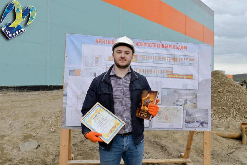 Константин Мурамцев передал свой выигрыш на благотворительность. Фото: администрация Мурманска