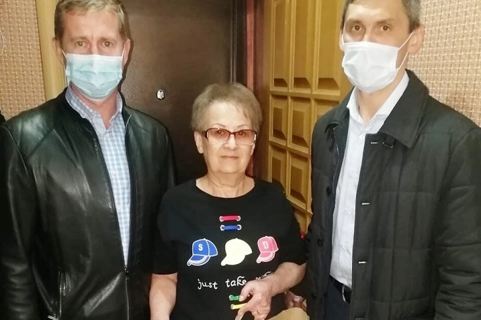 Пуровским ветеранам спорта вручают продуктовые наборы Фото: Администрация Пуровского района