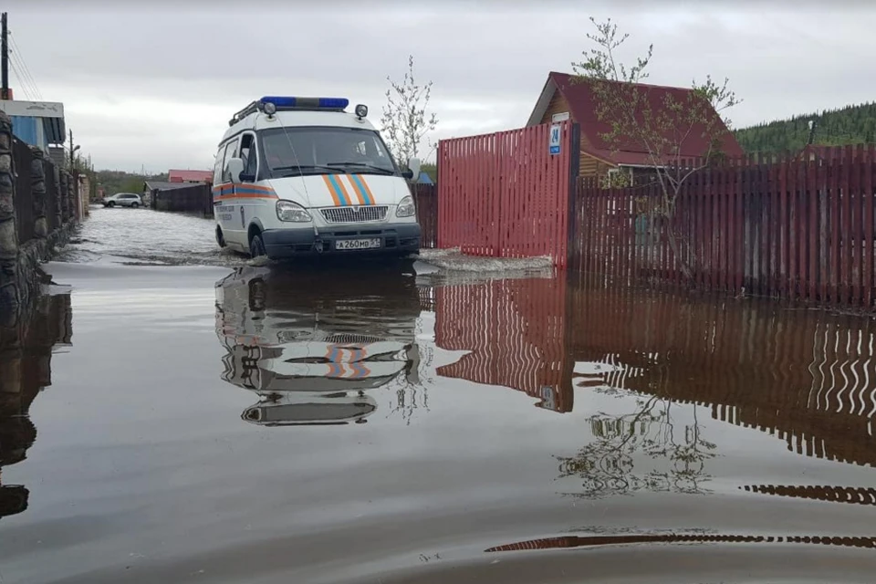 14 человек из дачного поселка попросили об эвакуации. Фото: МЧС по Мурманской области