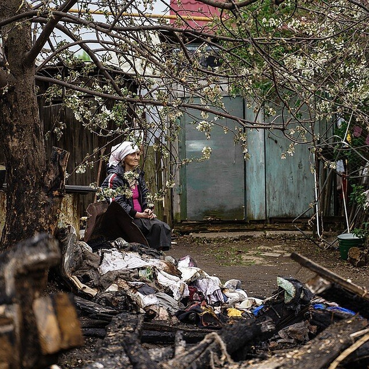 «Все горит, а рядом ходят люди и спрашивают, чья земля»: погорельцы из  Запанского до сих пор не знают правды о пожаре - KP.RU