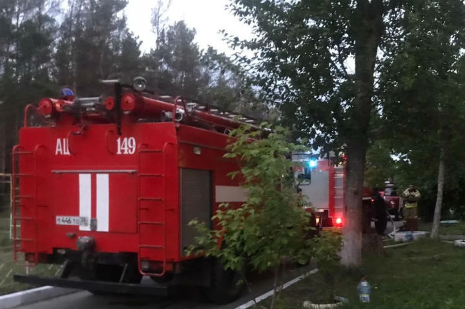 В Иркутской области ребенок спрятался во время пожара в шкафу и погиб .